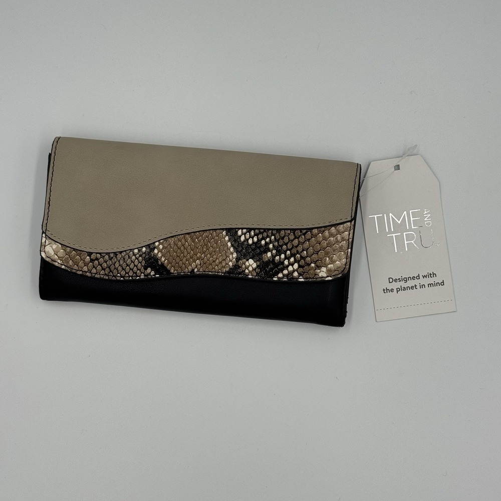 Time and Tru Piper Clutch Organizer Wallet Black Beige Snake 11 Card Slots NWT